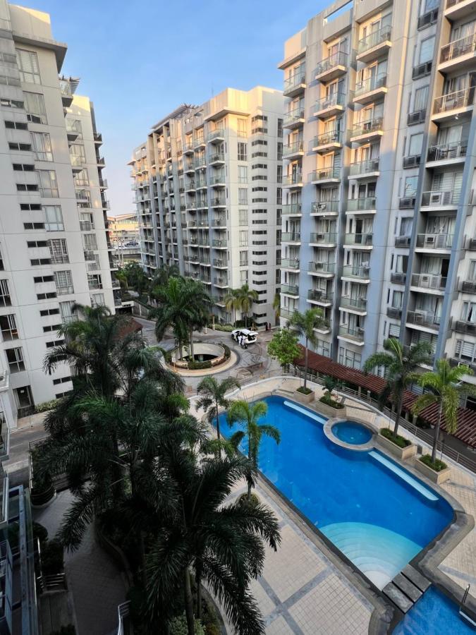 Resorts World Condo Manila Esterno foto