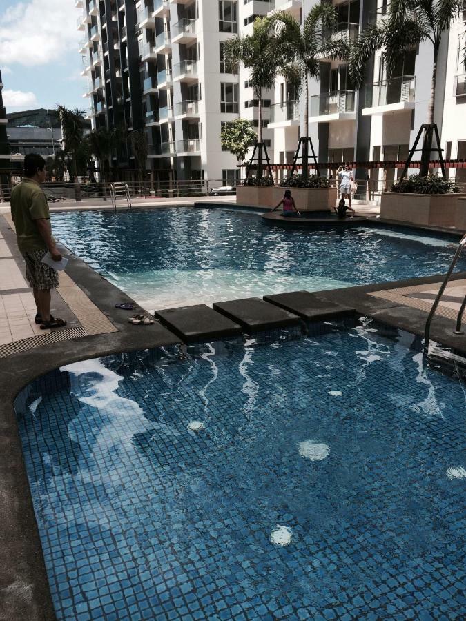 Resorts World Condo Manila Esterno foto