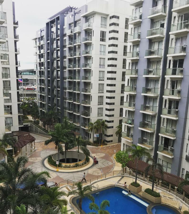 Resorts World Condo Manila Esterno foto